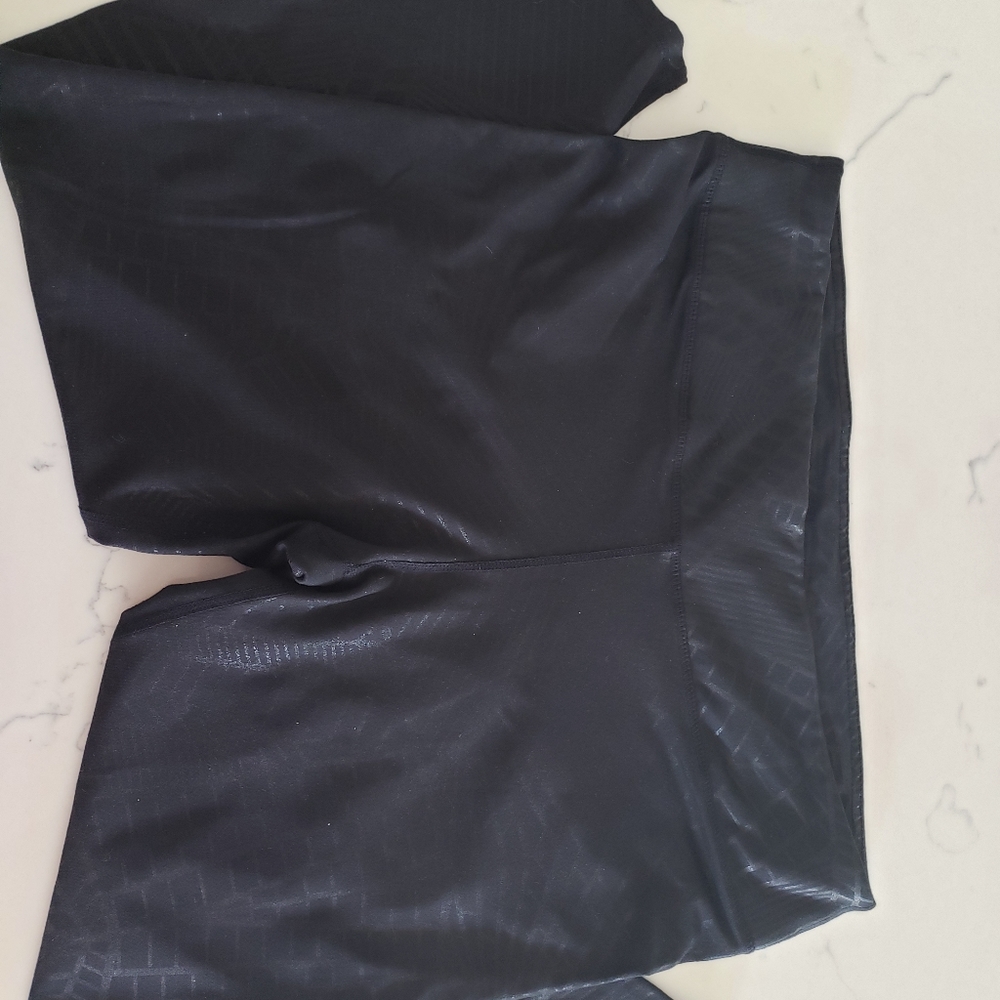 Fabletics activewear - Picture 2 of 2